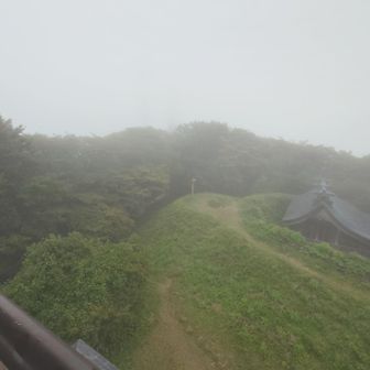 山頂方面
展望所の方が高いけど。