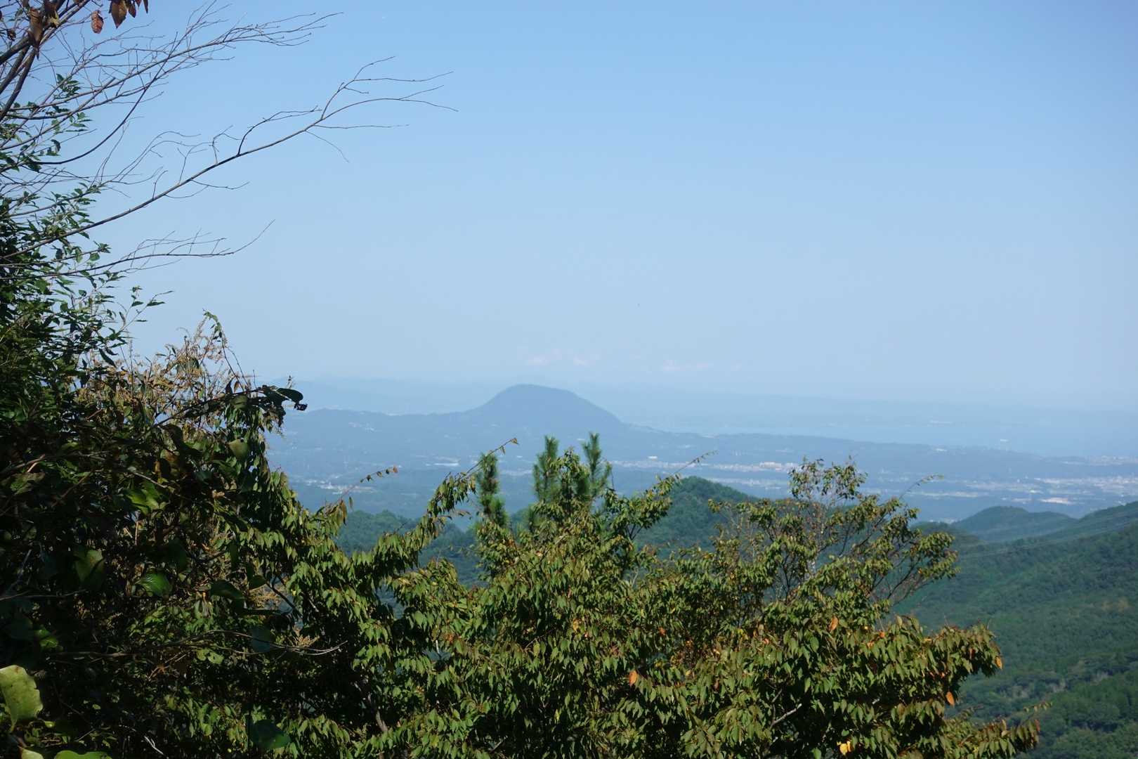 北には高崎山も見えますが、鶴見、由布はちょっと遮られていますね。