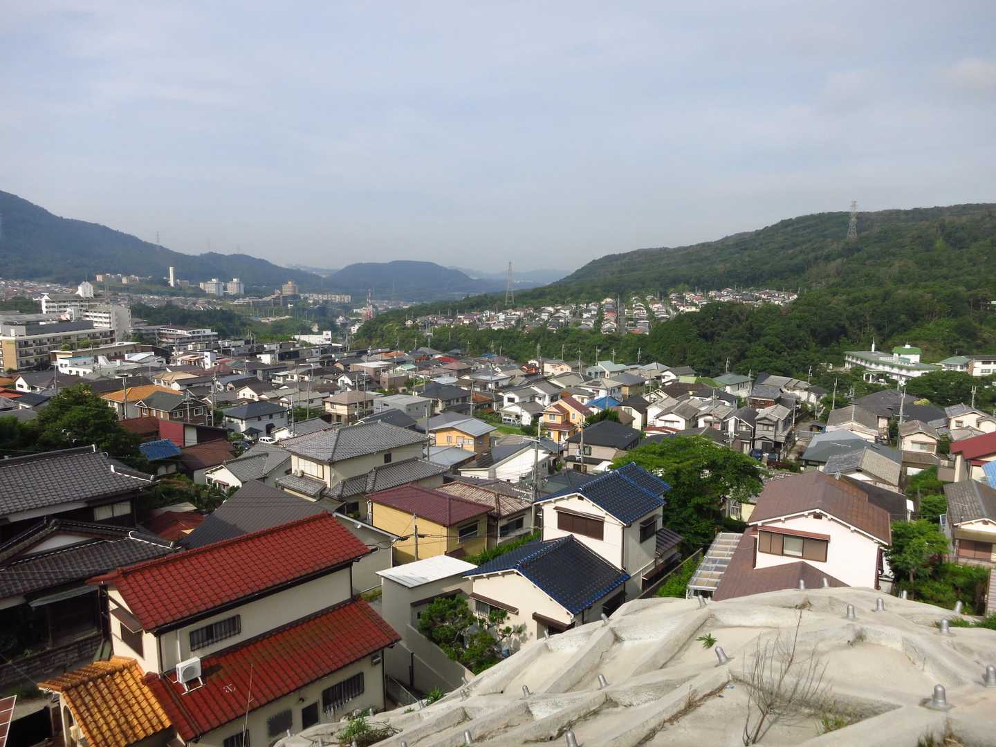 お気に入りの駐車場からの丹生山系。