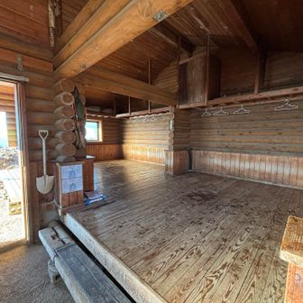 避難小屋を視察