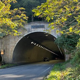 塩坂トンネルに出て