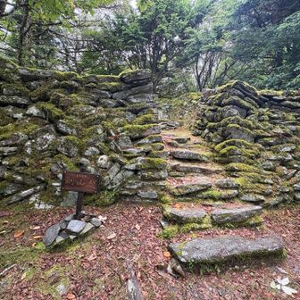 銅山越の立派な看板🪧です