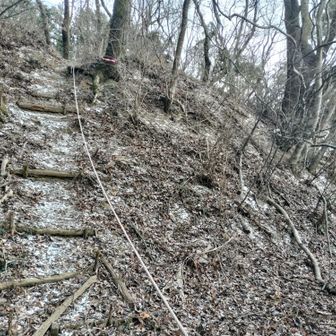 飯盛山は城跡なので、土が盛ってあります。