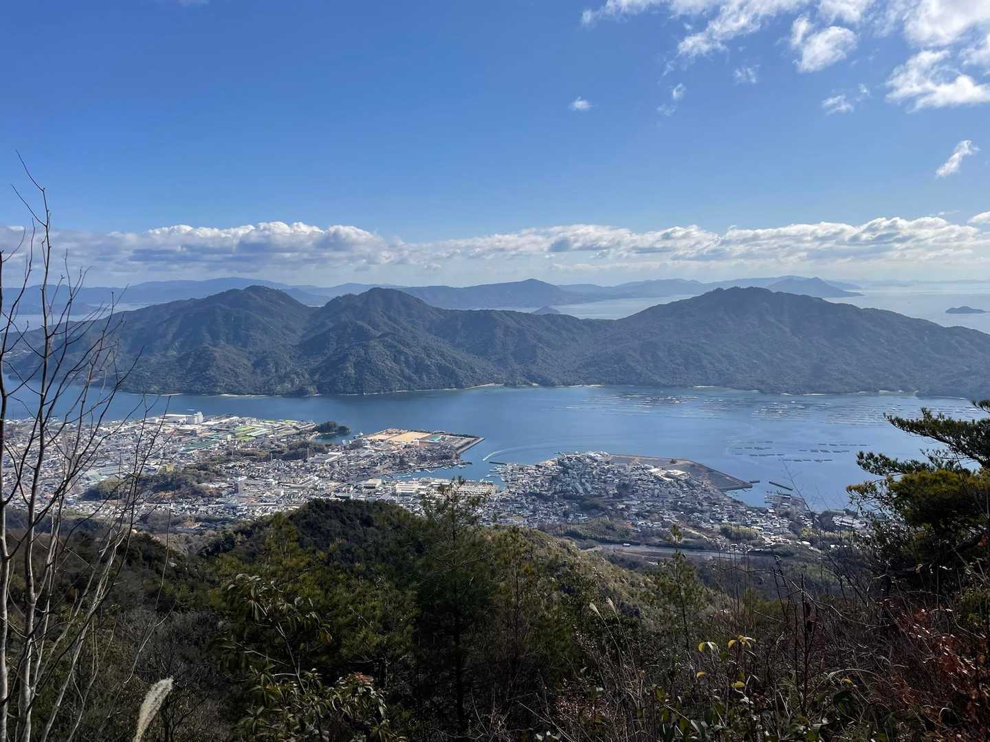 岩滝ルートの東家へ寄り道
ここの景色最高😃👍✨✨✨✨
この向きで宮島見るの初めて♪