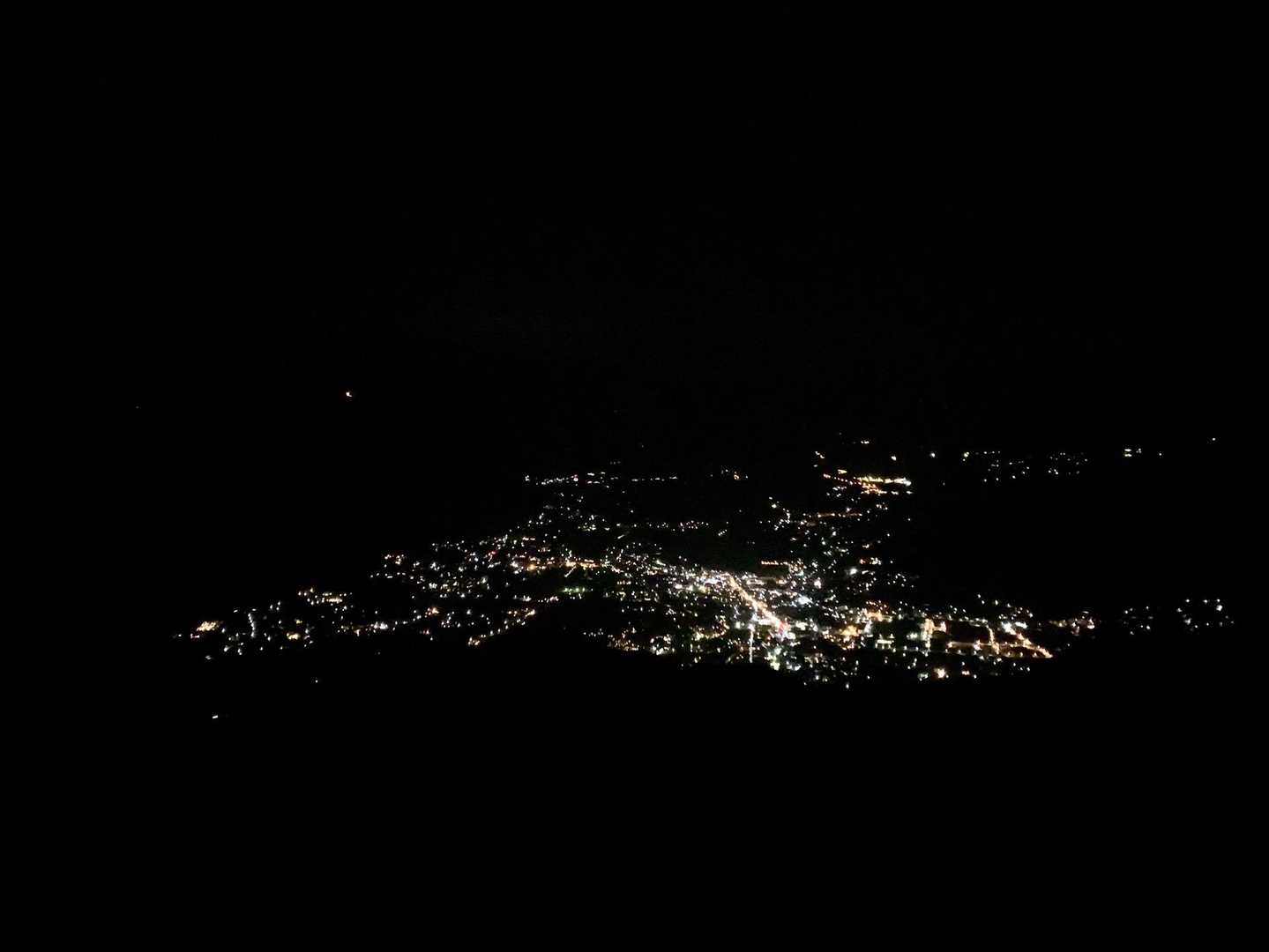 シカ🦌の光👀を何十頭も見てちょっとビビっちゃった後の夜景🌃で安堵😮‍💨