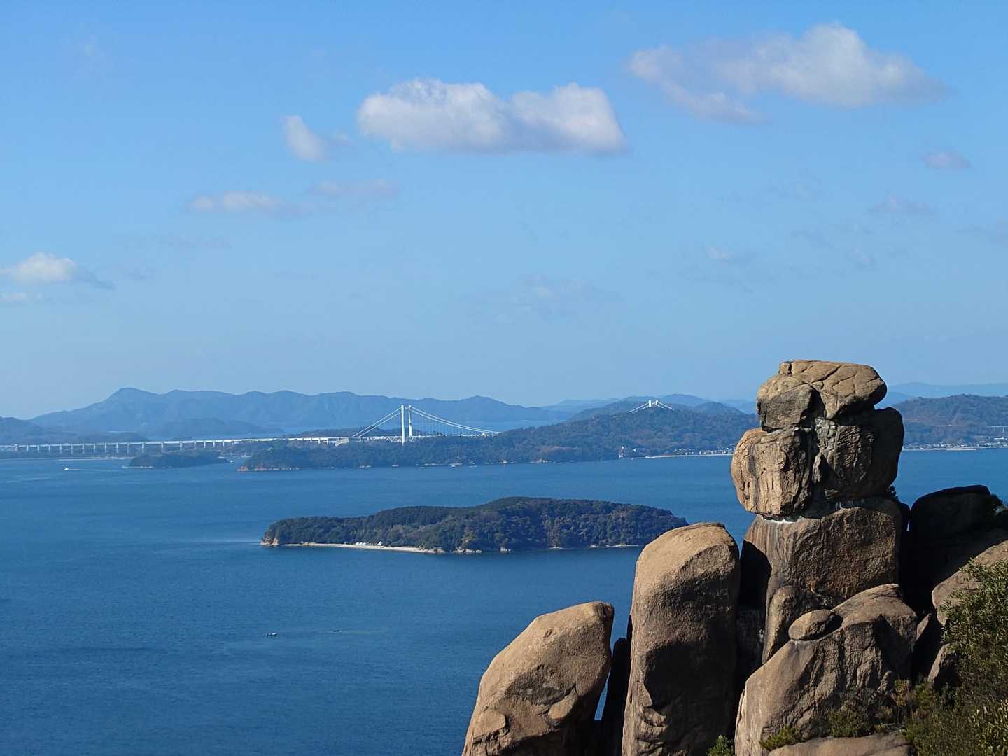 向こうに瀬戸大橋

いくらでも眺めていられます✨