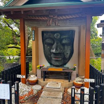 まずは大仏山へ。
山頂にある釈迦如来像の上野大佛。
お顔だけなんです。