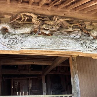 龍の彫り物カッコいいなー