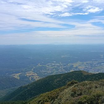 山頂は360°の大パノラマです。小豆島が見えます。