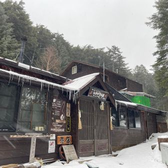 しらびそ小屋まで戻ってきました
リス君達はお家に帰ったようでした