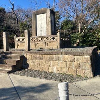 王城山山頂　明治天皇観魚記念碑がありました