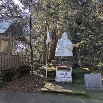 神功皇后も寒そう