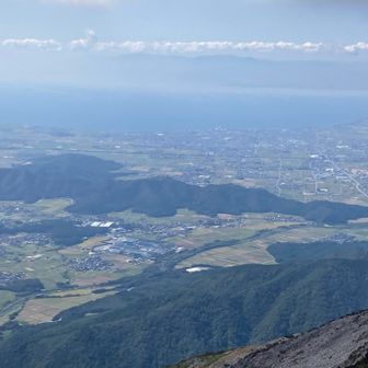 琵琶湖の向こうには比叡山の稜線