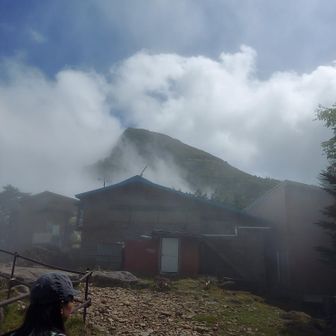 硫黄岳山頂が見えてきました