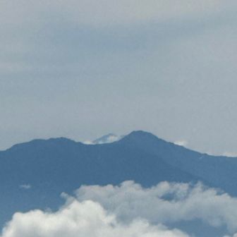 北岳の後方にうっすら富士山
20数倍での撮影