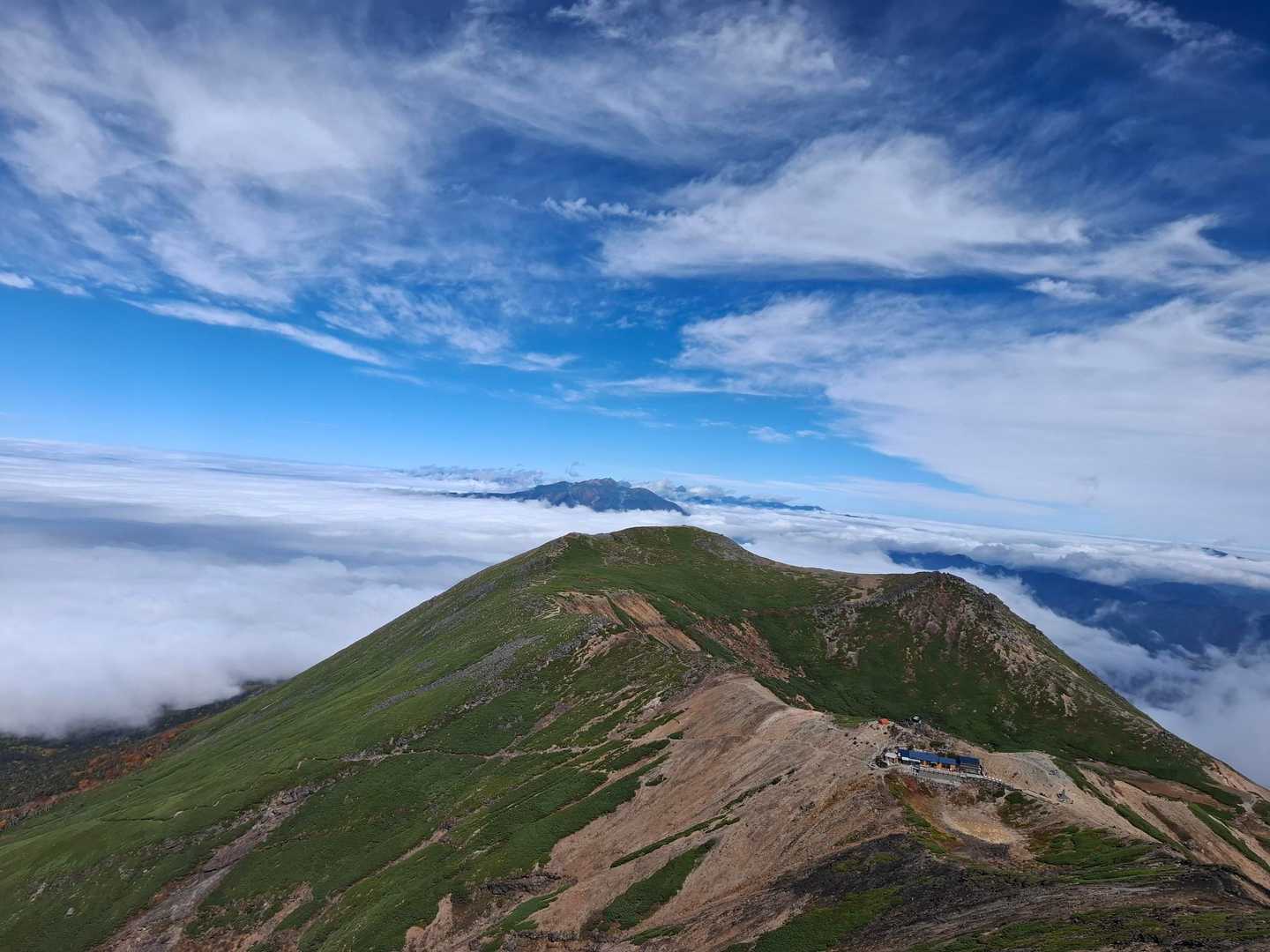 五の池小屋～継子岳　☁️の向こうに乗鞍岳⛰️