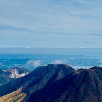 鞍ケ戸・内山…奥に伽藍岳が見えた🌋