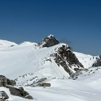 このルートは滑ったら落ちる箇所ばかり　
一歩ずつしっかり踏んで歩く‼️