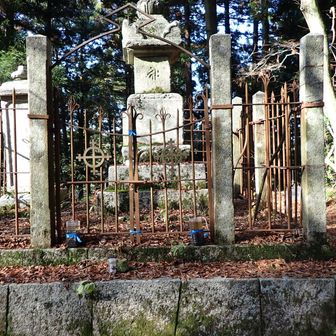 大岩山砦の中川清秀の墓