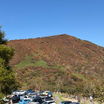 鬼面山も美しい✨
この時間になると🅿︎ポツポツ空いてます。
ロープウェイの待ち渋滞もなかったですが、３連休は、待ちが発生して上まで辿り着けないと思います😓少し長くなるけど、大丸からがオススメ🚗
@switch_nasu（土日祝）渋滞情報を参考に📱
お疲れ山⛰️