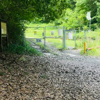 ポンポン山へ出発〜
帰りに入り口鉄扉に頭をおもいっきりぶつける😭たんこぶなったよ😓
