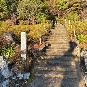 耳なし地蔵さんから怪談の話に派生…
背景を知るとただ怖い話ってわけじゃないんだ！と興味わく