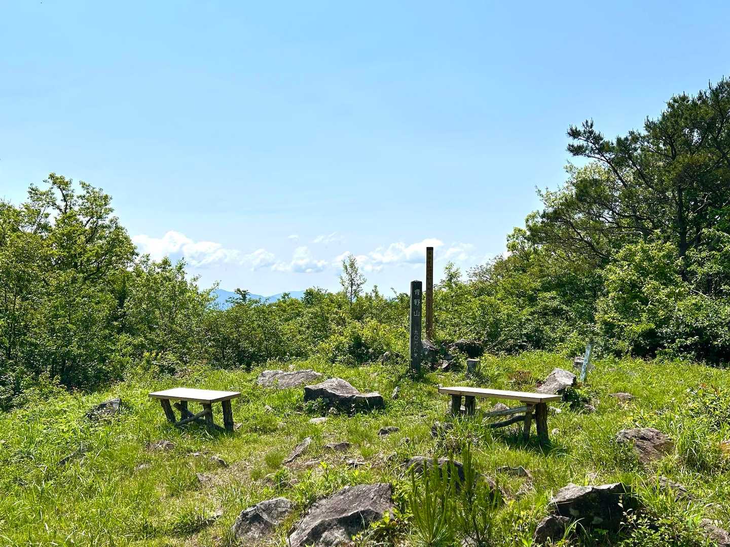 広い山頂、貸し切りです🥲