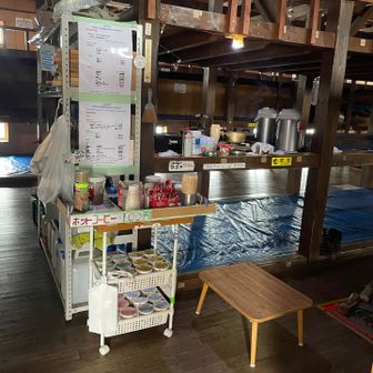 避難小屋営業中　バッチゲット😆
ここで初めて人に会いました
ありがとうございます🙏