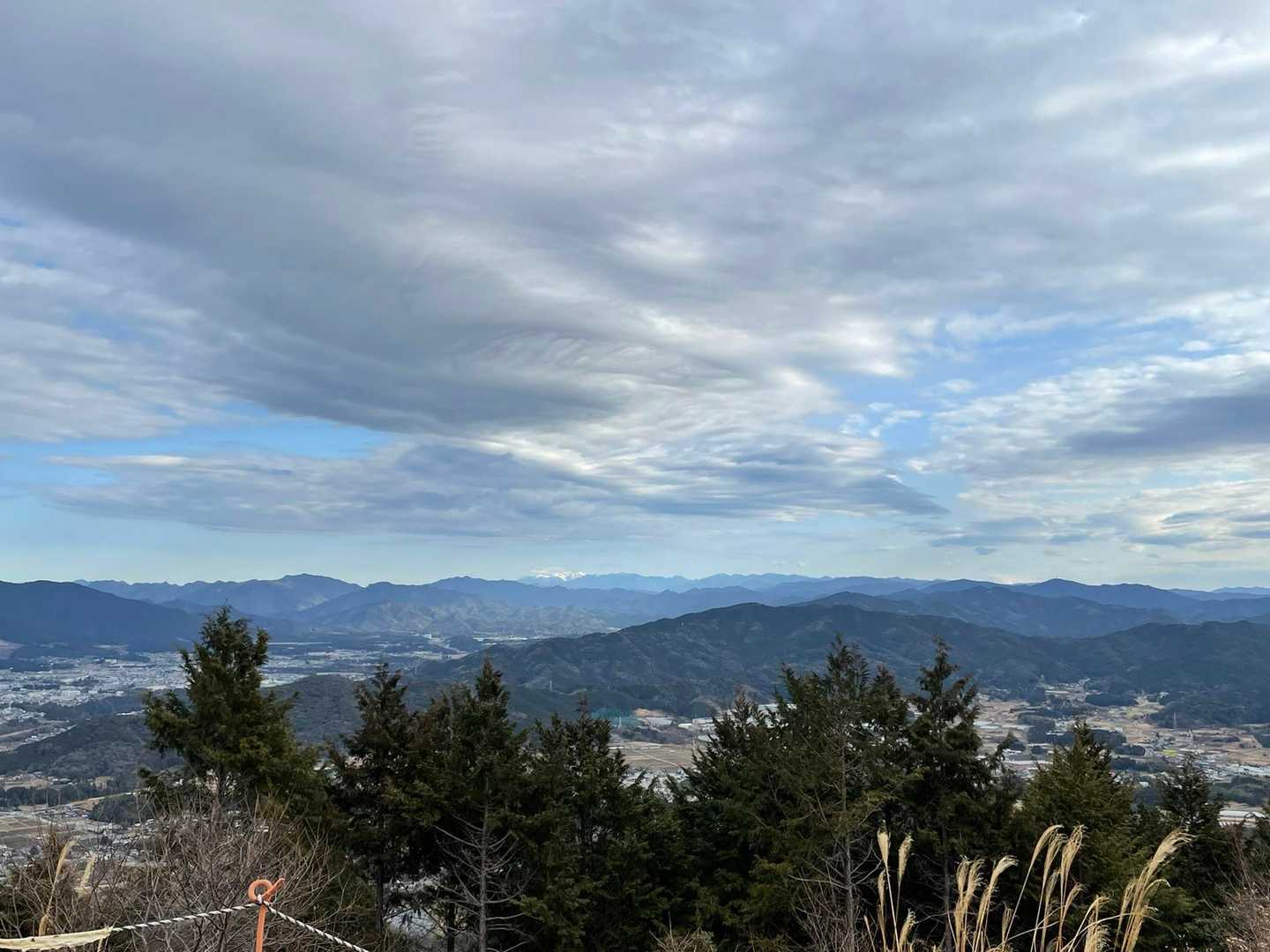 富士山さきっぽだけみえるかも？