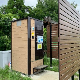 山頂にトイレがあります。