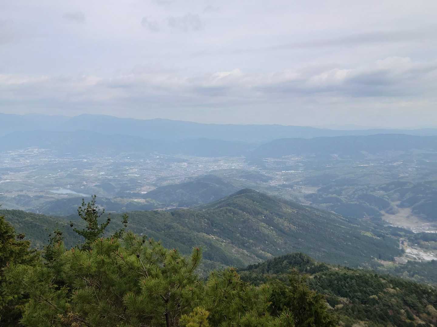 ここの岩🪨は、4人くらいでいっぱいなので岩から降りて、ベンチでお茶休憩！