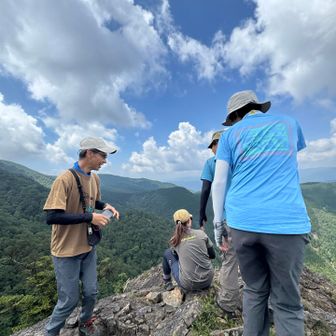 全員
展望所の岩へ。