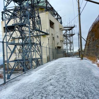 アイスバーンで滑るのよ