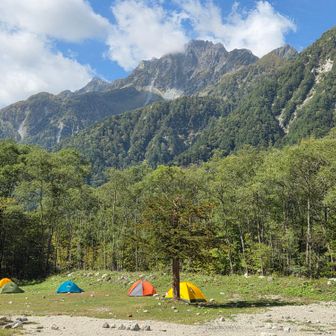 横尾テント場⛺
バックには前穂高岳🏔️