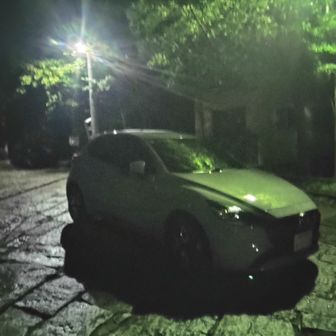 上まで車で上がれるかイチカバチカで来てみました🚗
鶴形山へスタート🐤
お参りしてピークに行って直ぐに下山予定🦖