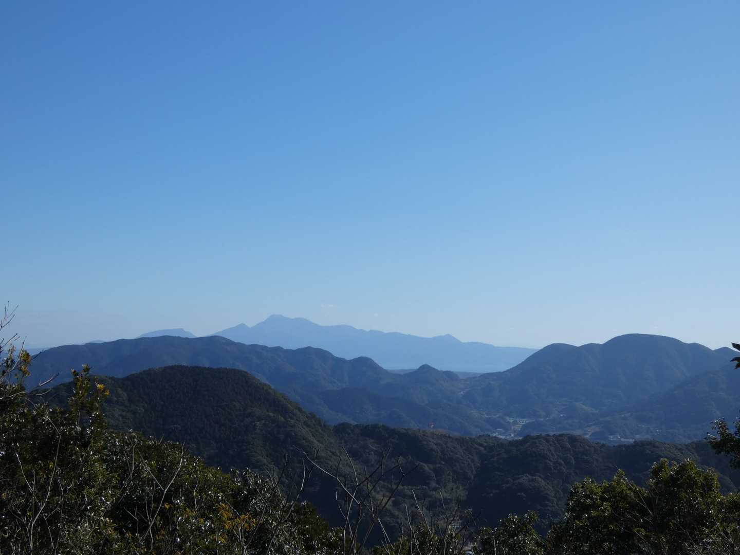 前岳山頂から雲仙を眺めることが出来ました〜😂👍
景色を期待してなかっただけに、かなり嬉しかったです💃