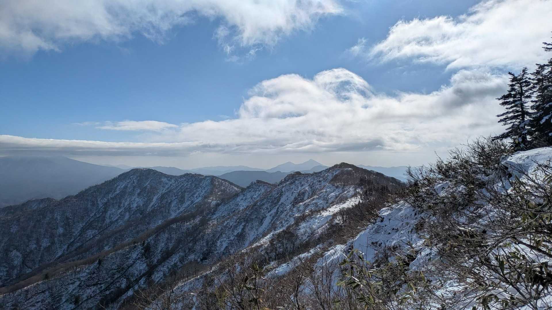 山頂左手に眺めの良いとこ