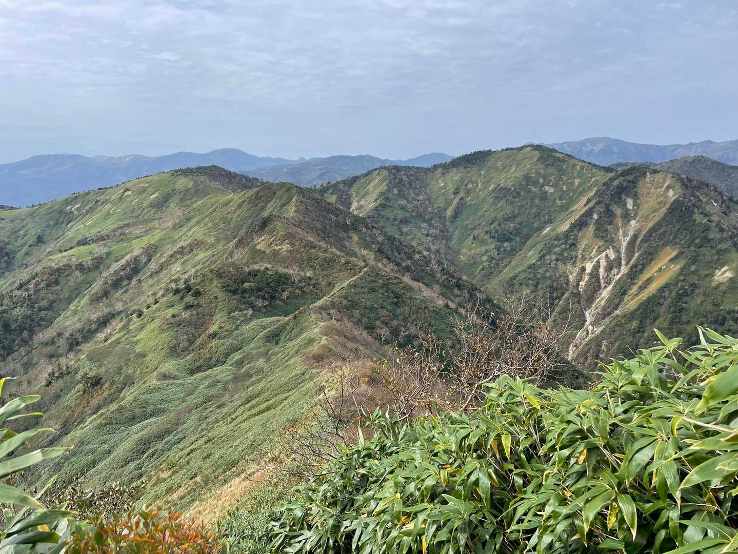 地蔵山-猟師の頭-白砂山-中尾根の頭-黒渋の頭-八間山 周回コースの写真