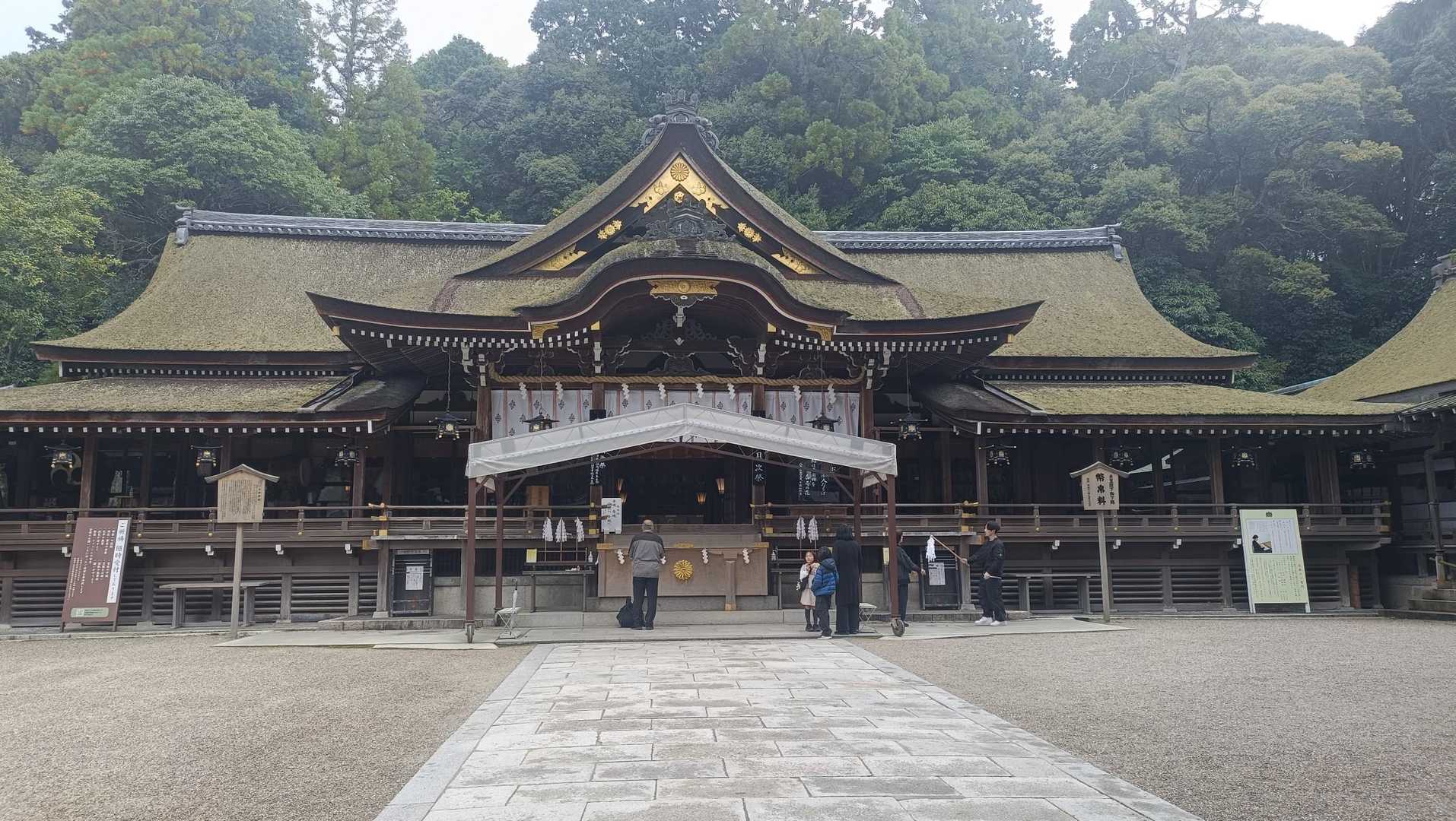 大きいし、めちゃんこ宮司の方々いっぱいおります🥳こんな神社なかなか無いぞ。奈良はスケールがでかいっすね。