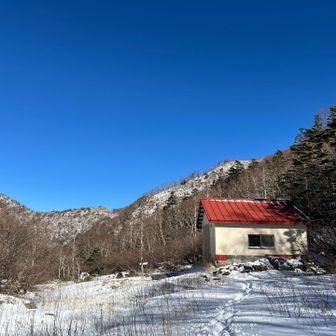 五色沼避難小屋😀