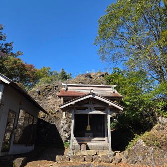 西峰のお社