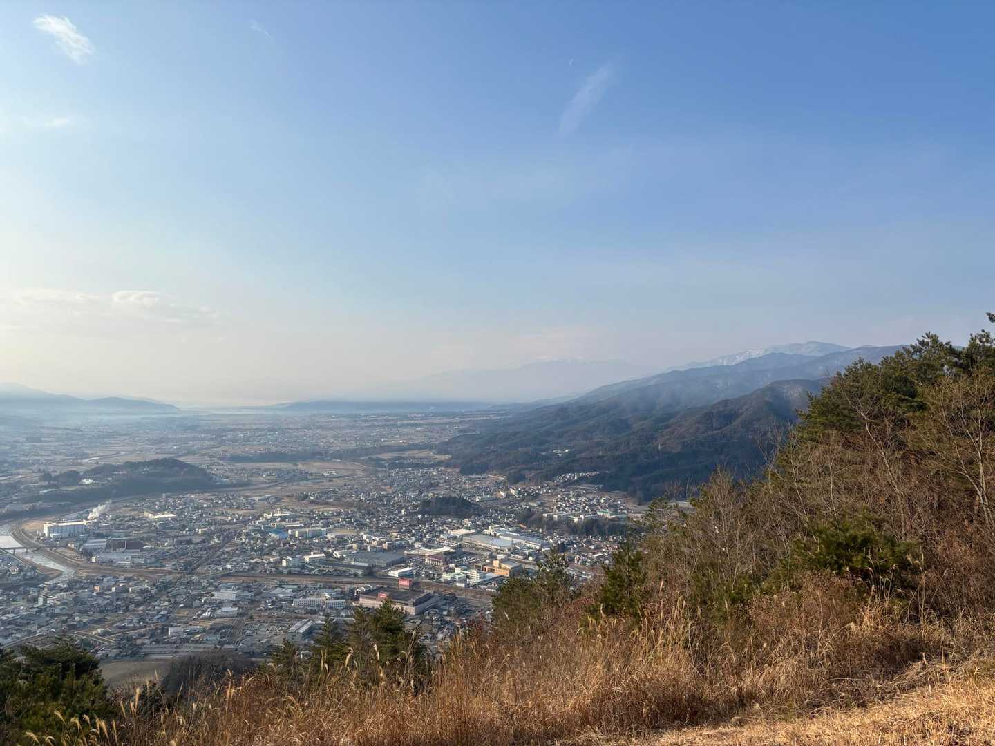 南西方向。右端は、経ヶ岳。