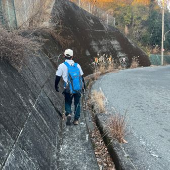 左手にある奄山は100mルールで。コレが1番近そうな距離かな？
