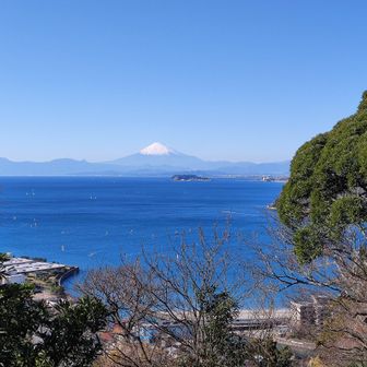 ２号古墳に到着。

まだ、富士山が綺麗に見えてます。日が上がるとモヤってハッキリ見えなくなる事が多いんですけどね。