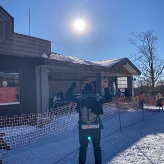 なんとか帰りのゴンドラに間に合った〜
モンベルのスノーシュー、登りも下りも快適だった◎