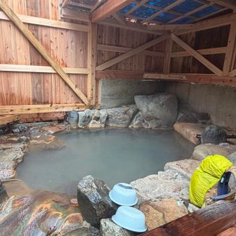 青湯♨️

半露天風呂
お湯、サイコー👍👍👍
しかも貸し切りで満喫