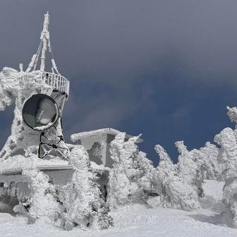 凍てついたのは無線中継所かな？🤔