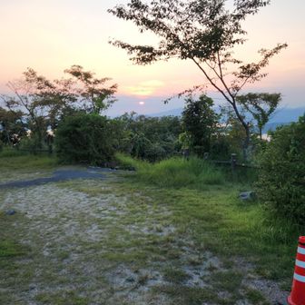 夕日はまだ見える高さ