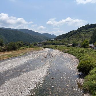 近露王子付近の心地よい河原