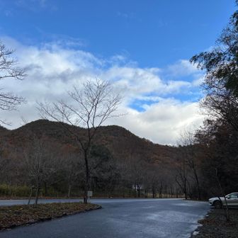 おいおい、
青空かよ。
しかし、靴入れ替え中、また降られました。
